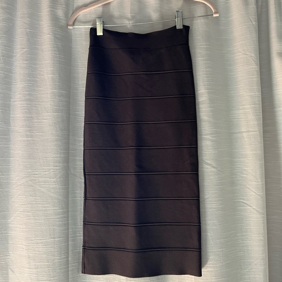 🌴 SOLD BCBG MAXAZRIA Bandage Grey Pencil Skirt🌴 - Picture 2 of 3